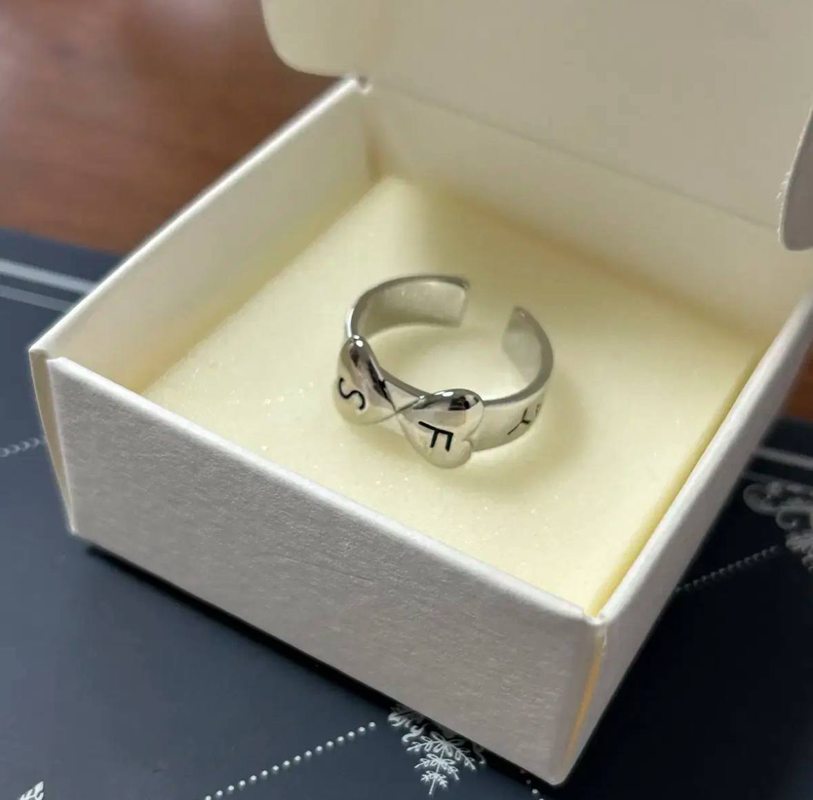 Stray Kids Felix Japan dome tour ring