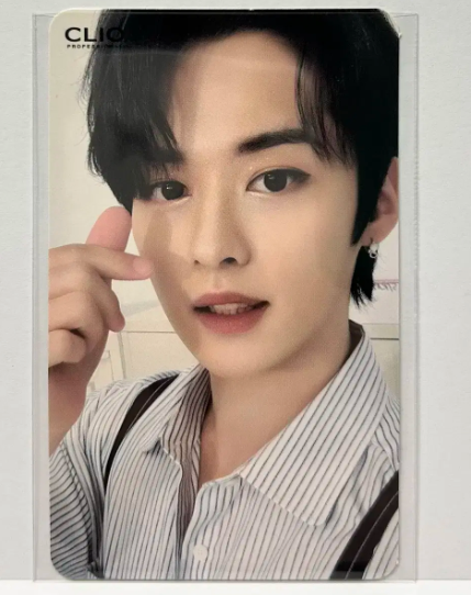 Stray Kids Leeknow CLIO Office, двухсторонняя фотокарточка