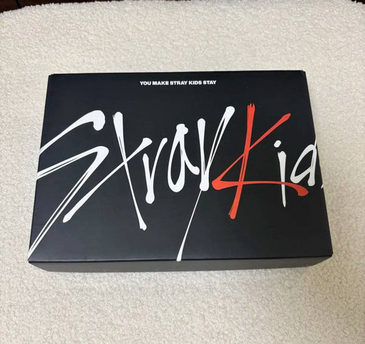 straykids 1st fanclub kit All components except the poster and membership card. Pencil strap, eco-bag, unopened and unused. Photo card is free of defects!