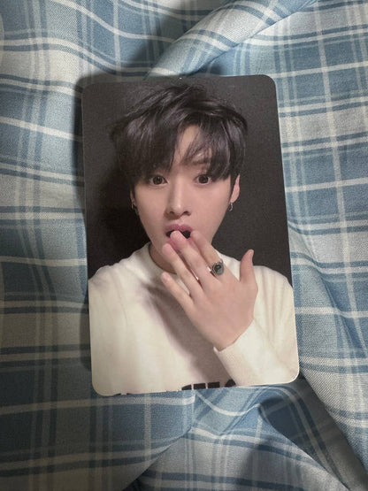 Stray Kids LEE KNOW YELLOW WOOD Photocard
