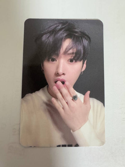 Stray Kids LEE KNOW YELLOW WOOD Photocard